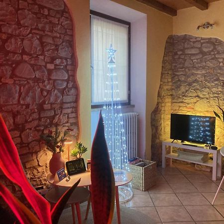 Апартаменти Residenza Borgo 9 Коллеккіо Екстер'єр фото
