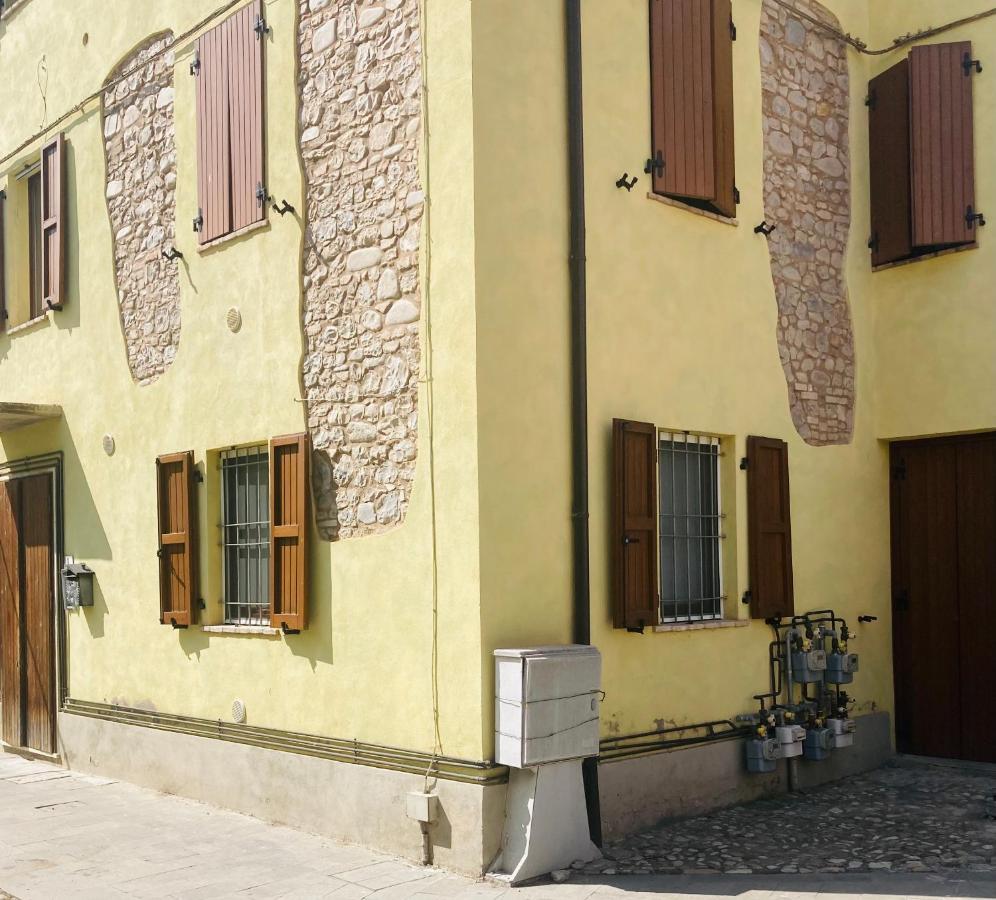 Апартаменти Residenza Borgo 9 Коллеккіо Екстер'єр фото